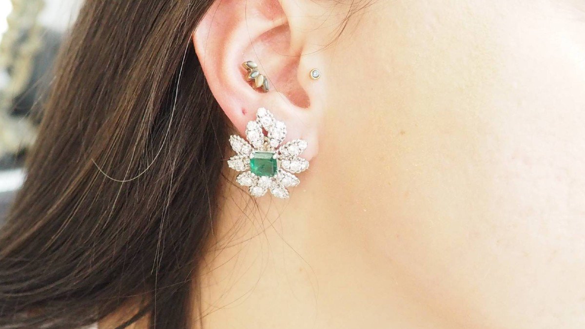 Boucles d'Oreilles En Or Blanc Diamants Et Emeraudes