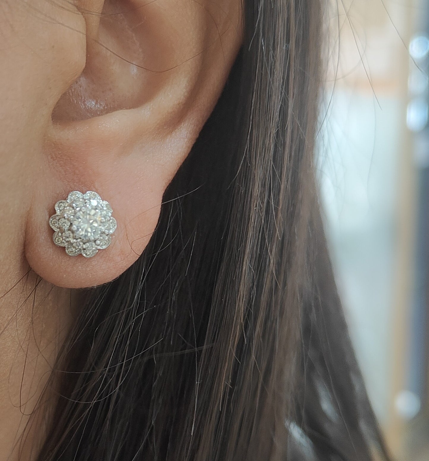 Puces d'oreilles en or blanc et diamants