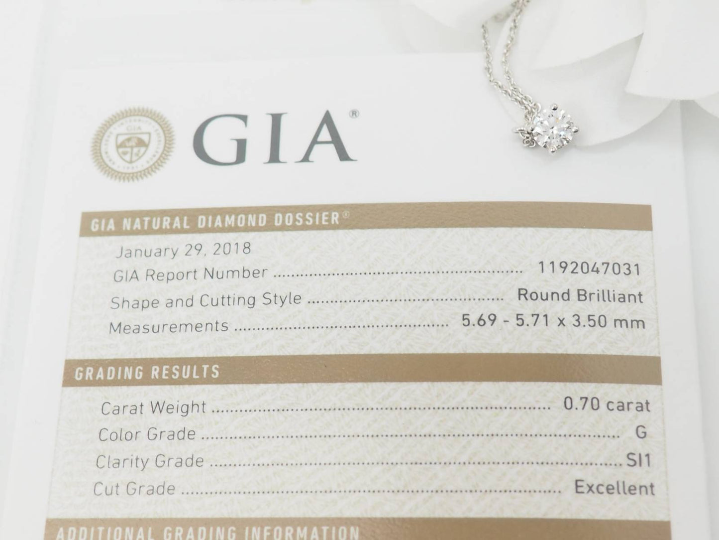 Collier solitaire en or blanc et diamant 0.70ct