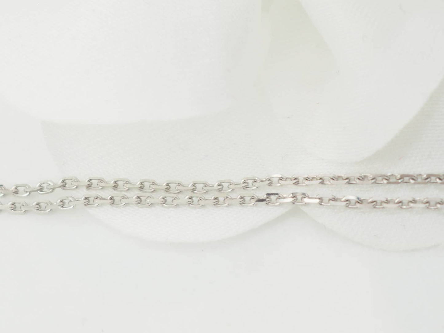 Collier solitaire en or blanc et diamant 0.77ct