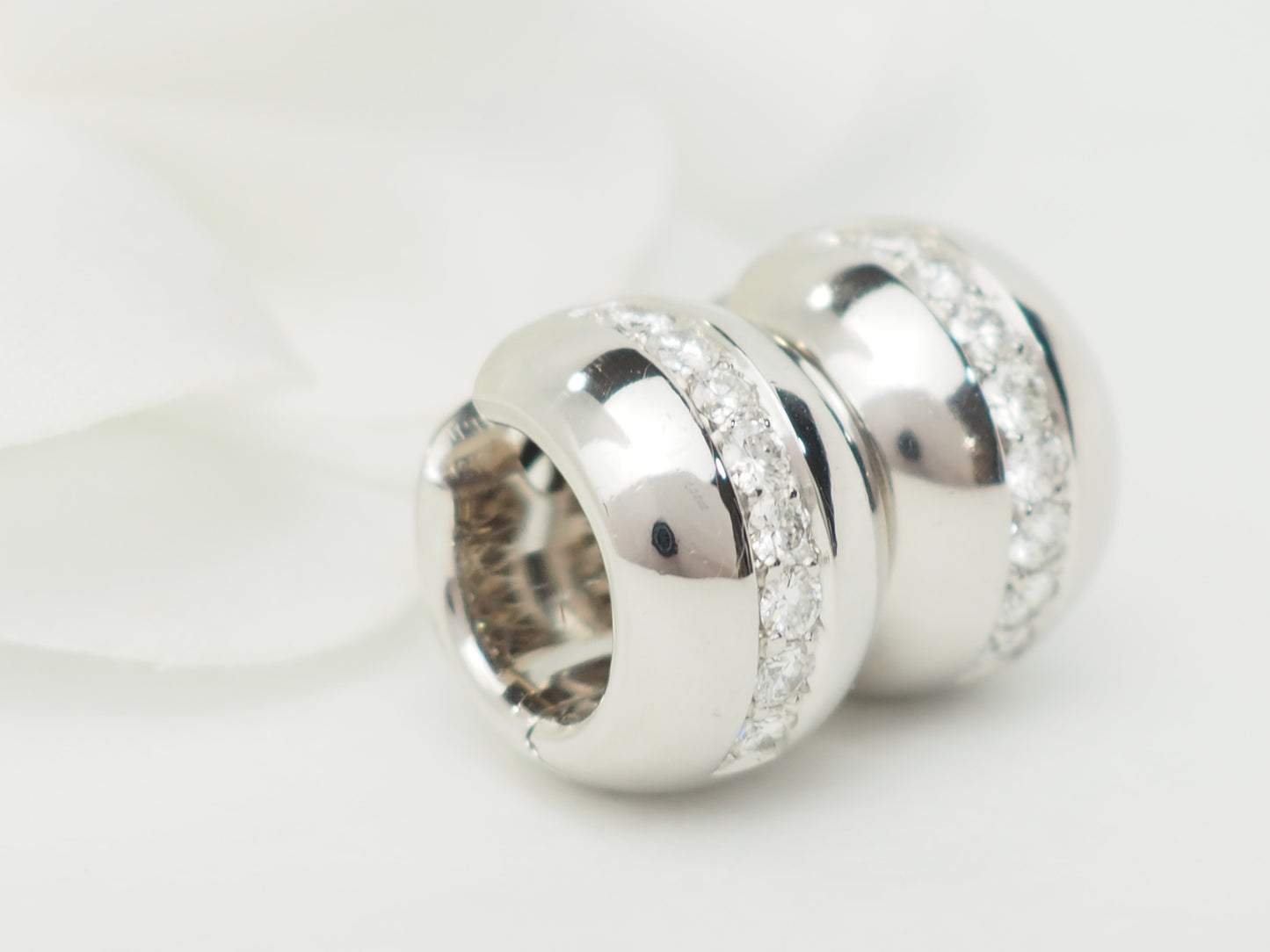 Boucles d'oreilles Créoles en or blanc et diamants