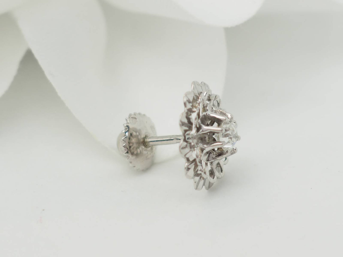 Boucles d'oreilles anciennes en or blanc et diamants