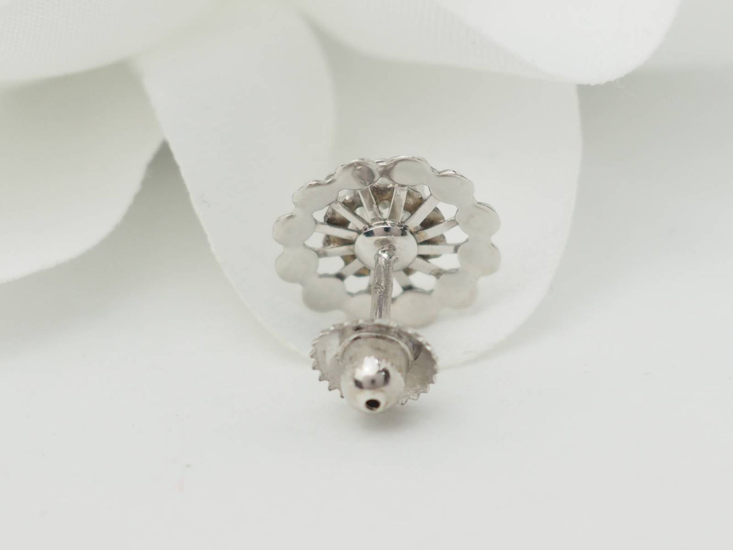 Boucles d'oreilles anciennes en or blanc et diamants