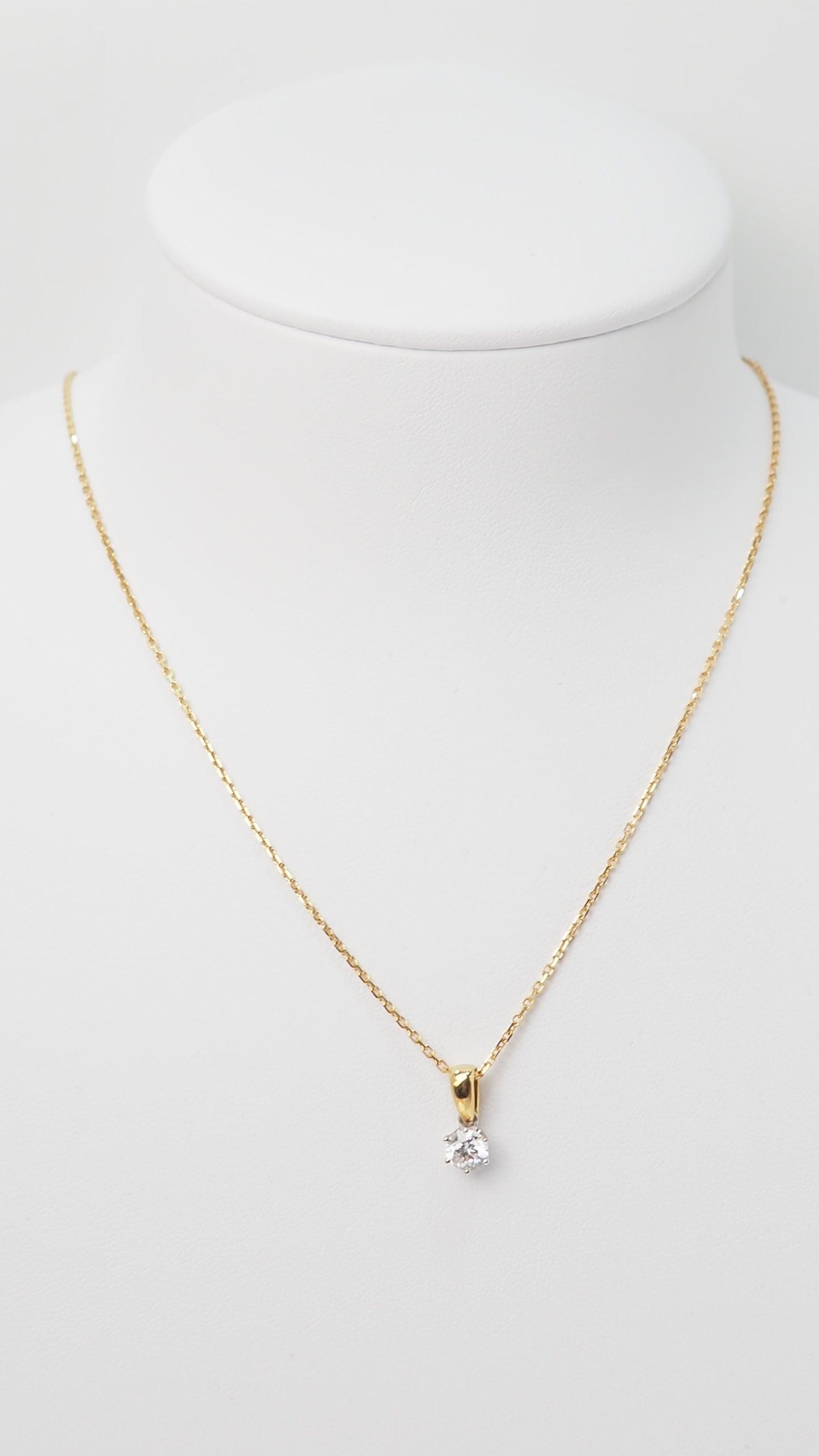 Collier solitaire en or bicolore et diamant