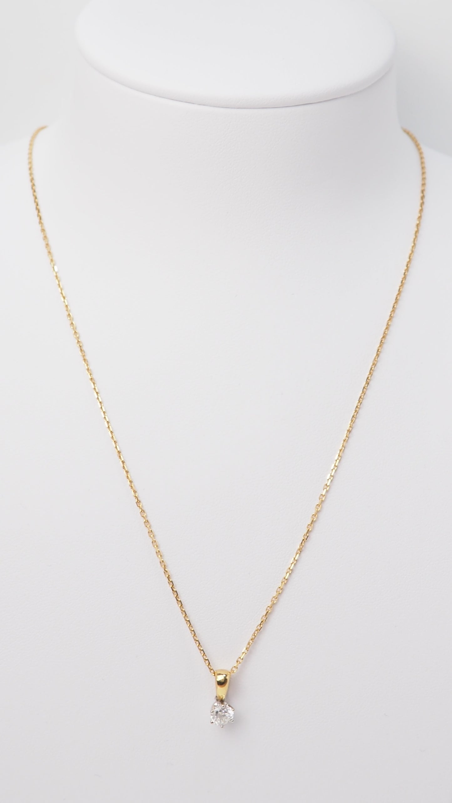Collier solitaire en or bicolore et diamant