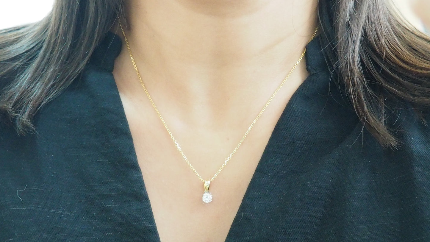 Collier solitaire en or bicolore et diamant