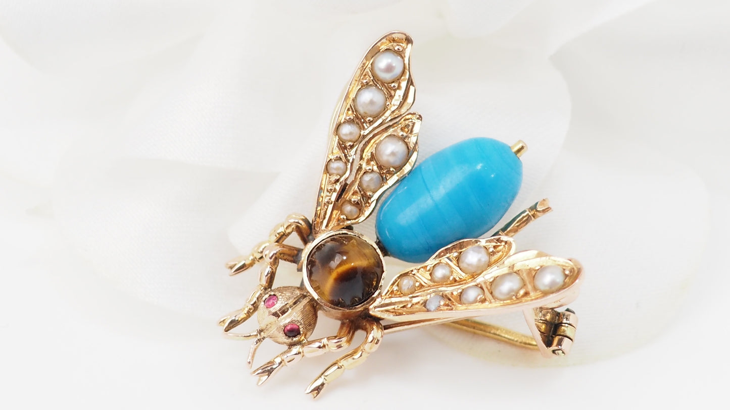 Broche mouche en or jaune turquoise, oeil de tigre et perles fines
