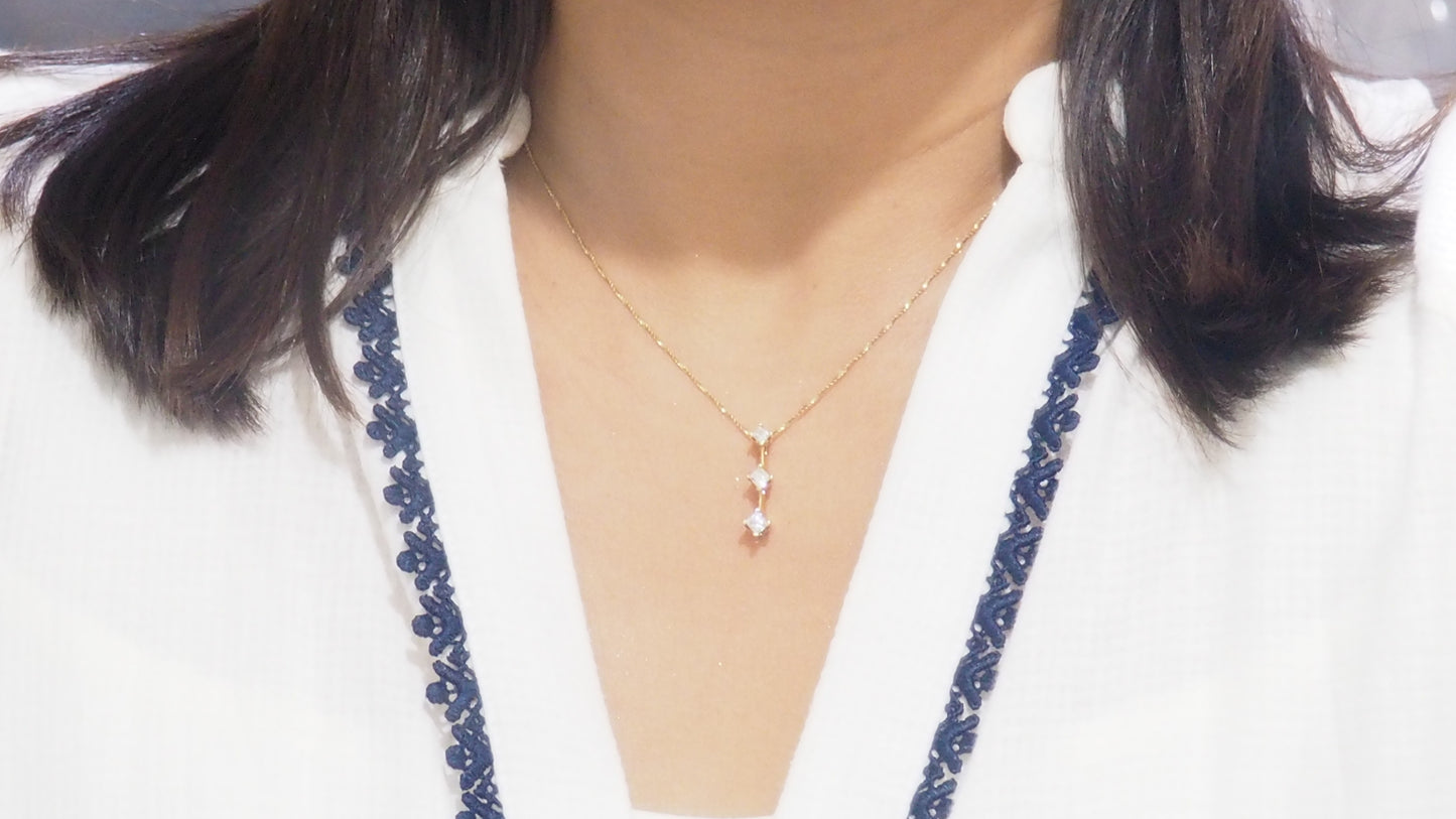 Collier trilogie en or jaune et diamants princesse