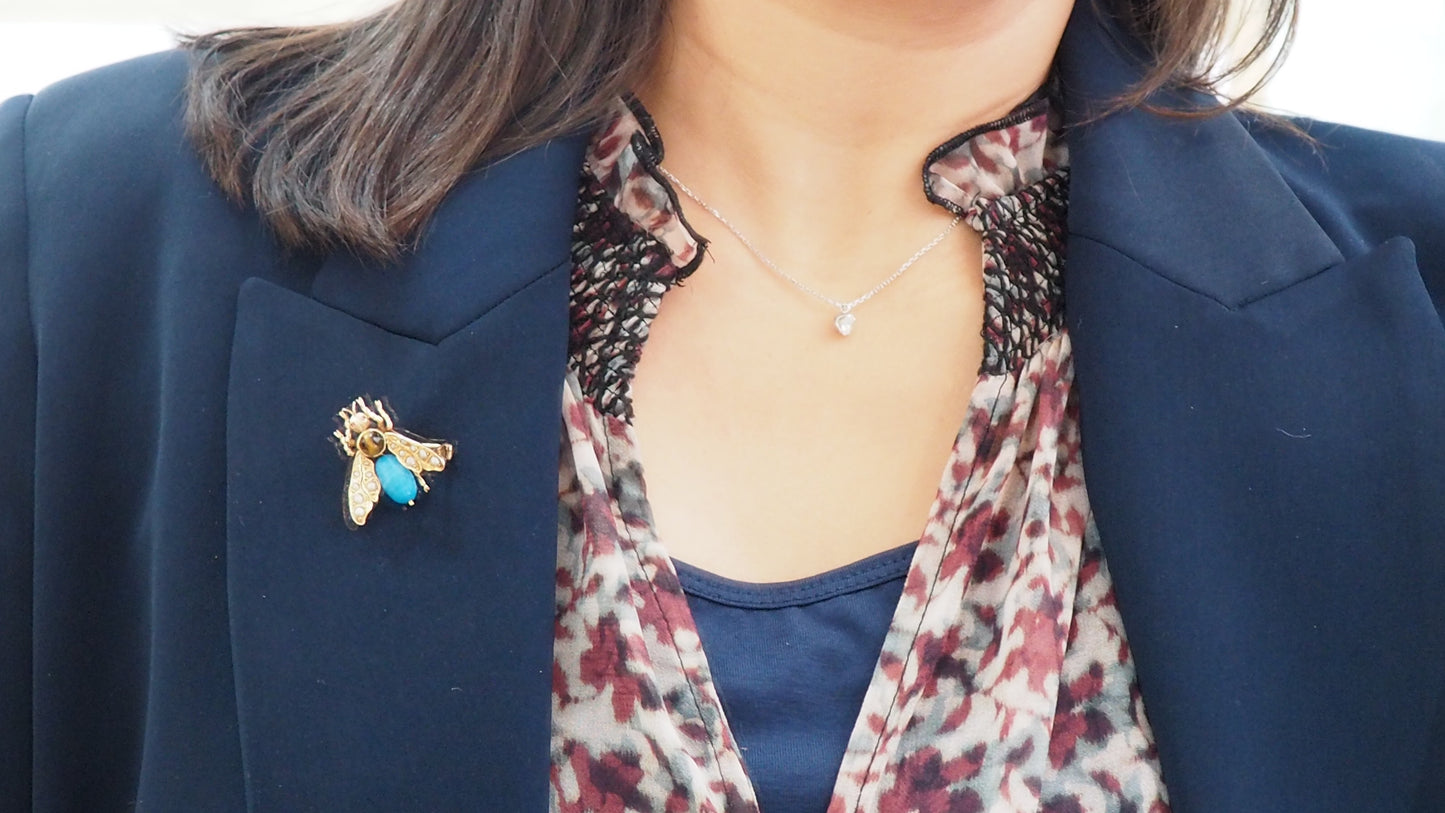 Broche mouche en or jaune turquoise, oeil de tigre et perles fines