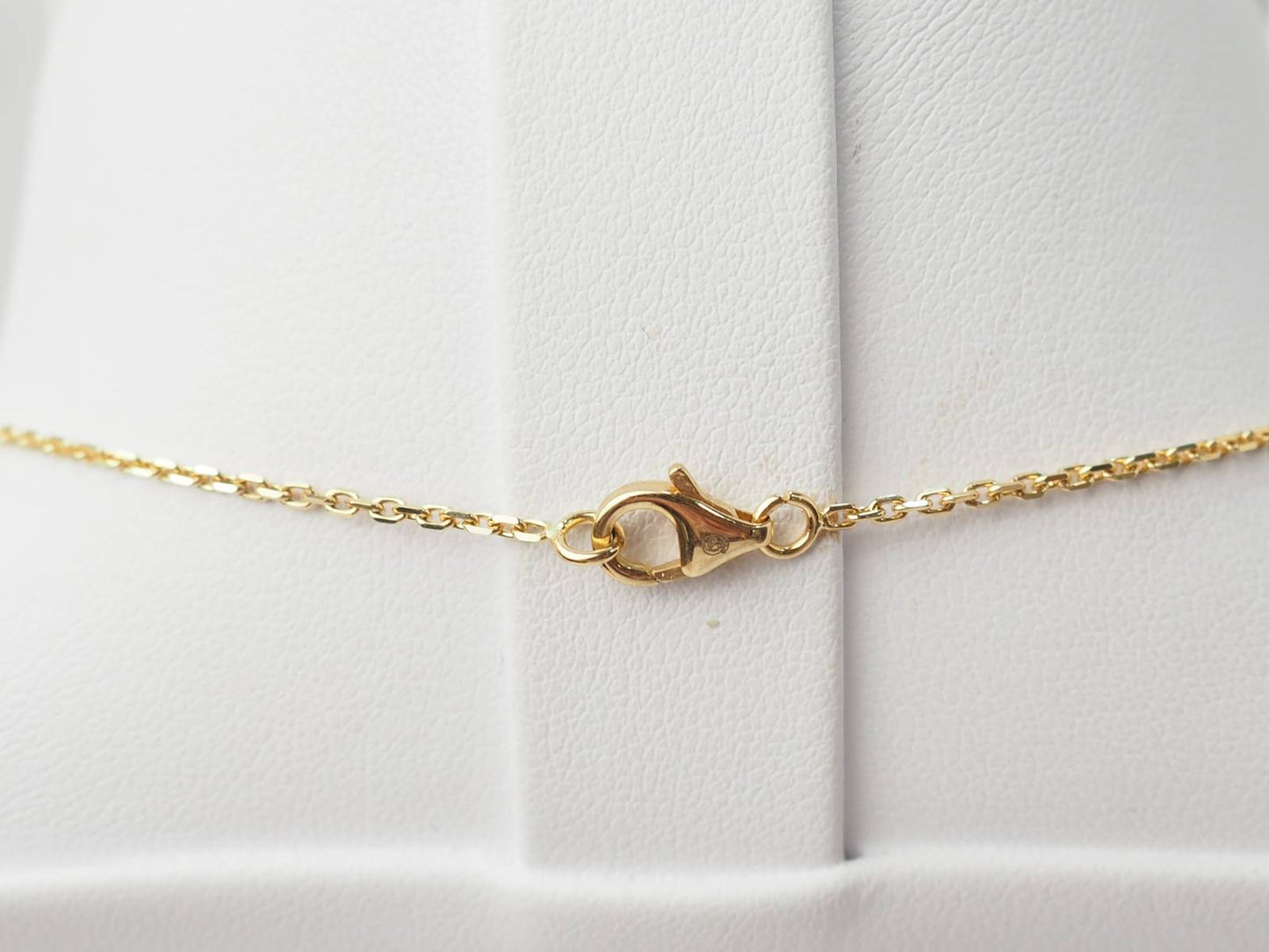 Collier solitaire en or jaune et rubis