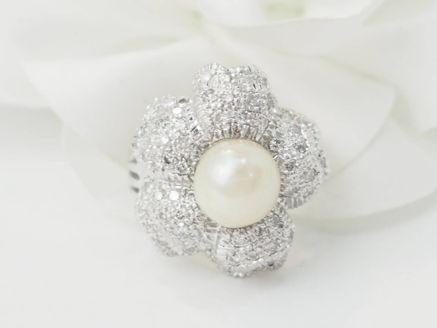 Bague Fleur en or blanc, perle de culture et diamants