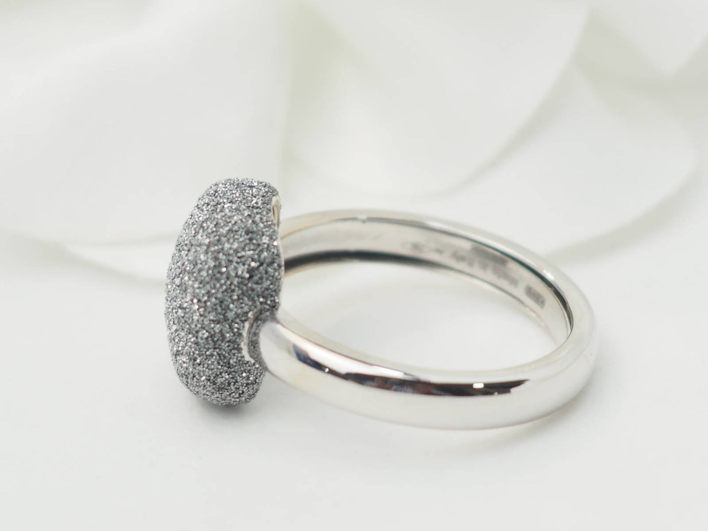 Bague Pesavento satinée en or blanc