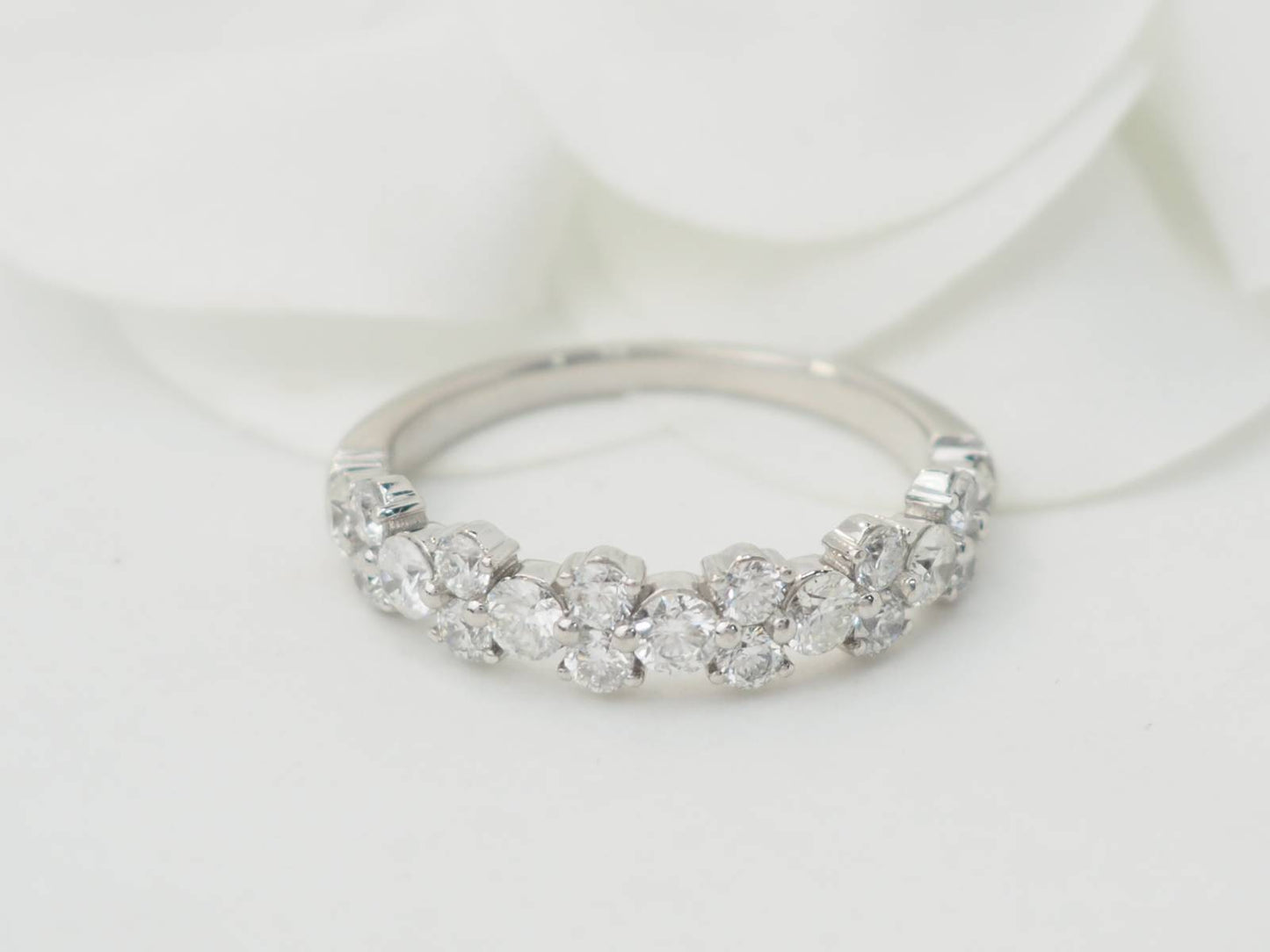 Demi alliance en or blanc et diamants 1ct