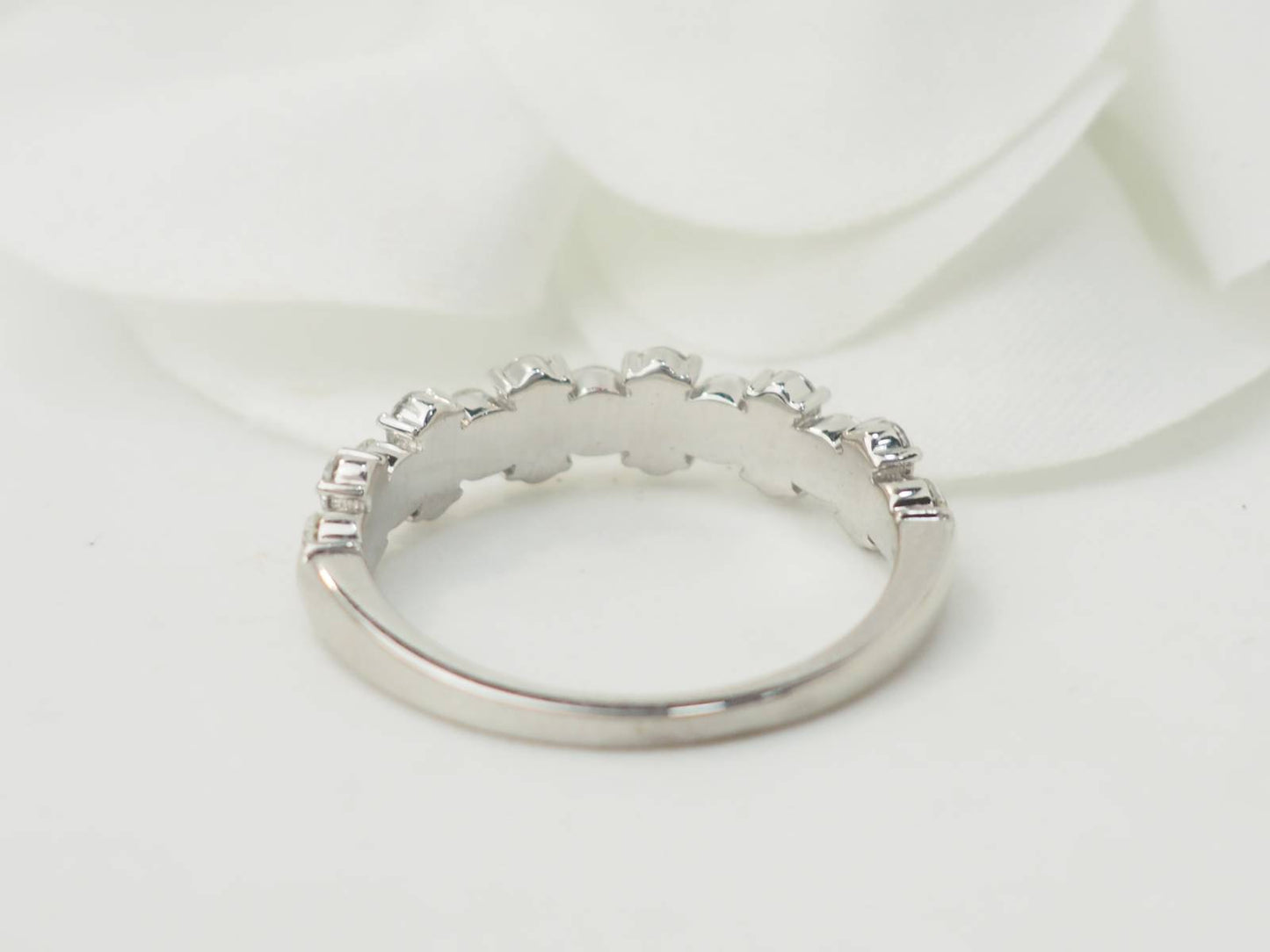 Demi alliance en or blanc et diamants 1ct