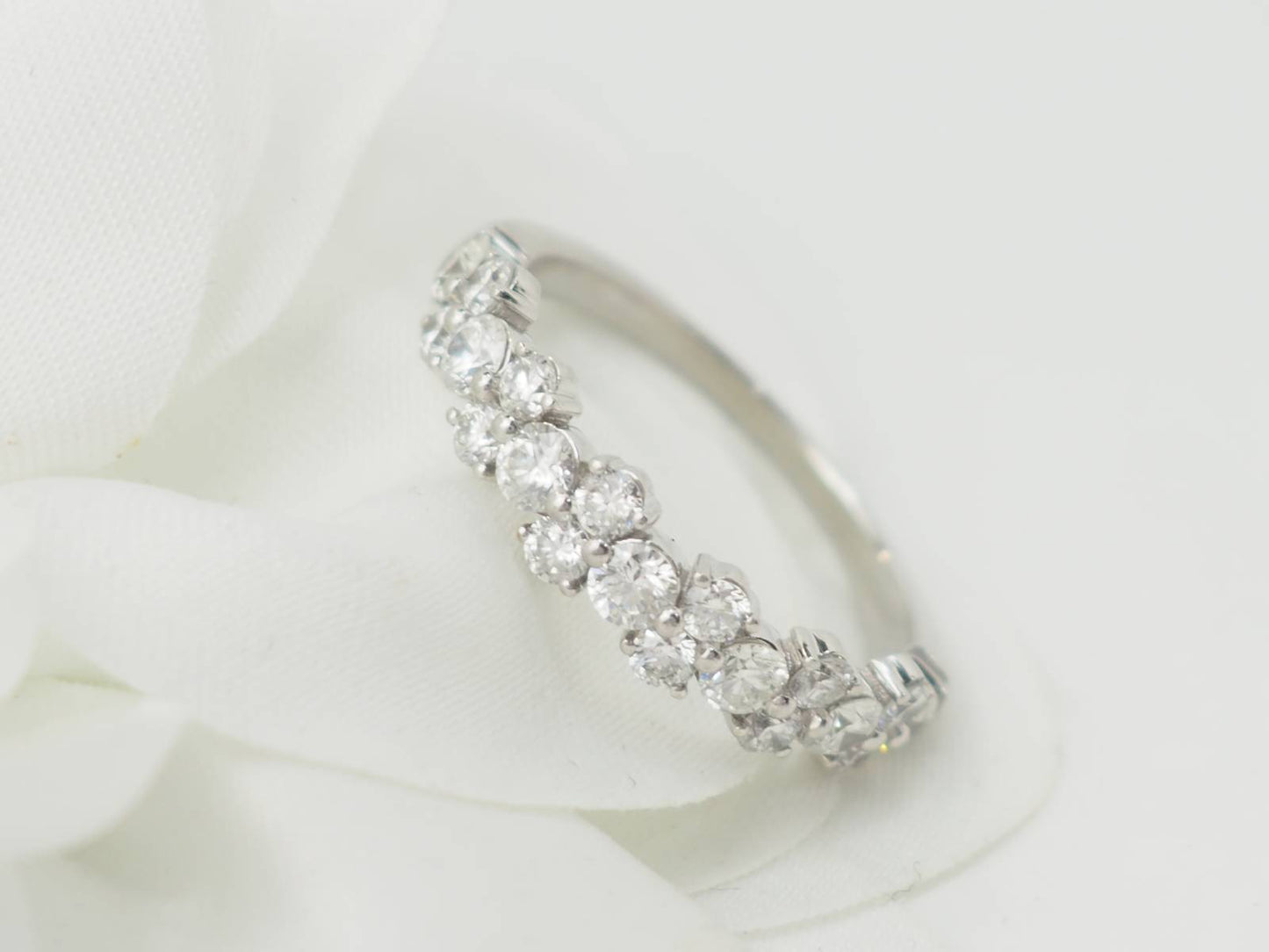 Demi alliance en or blanc et diamants 1ct