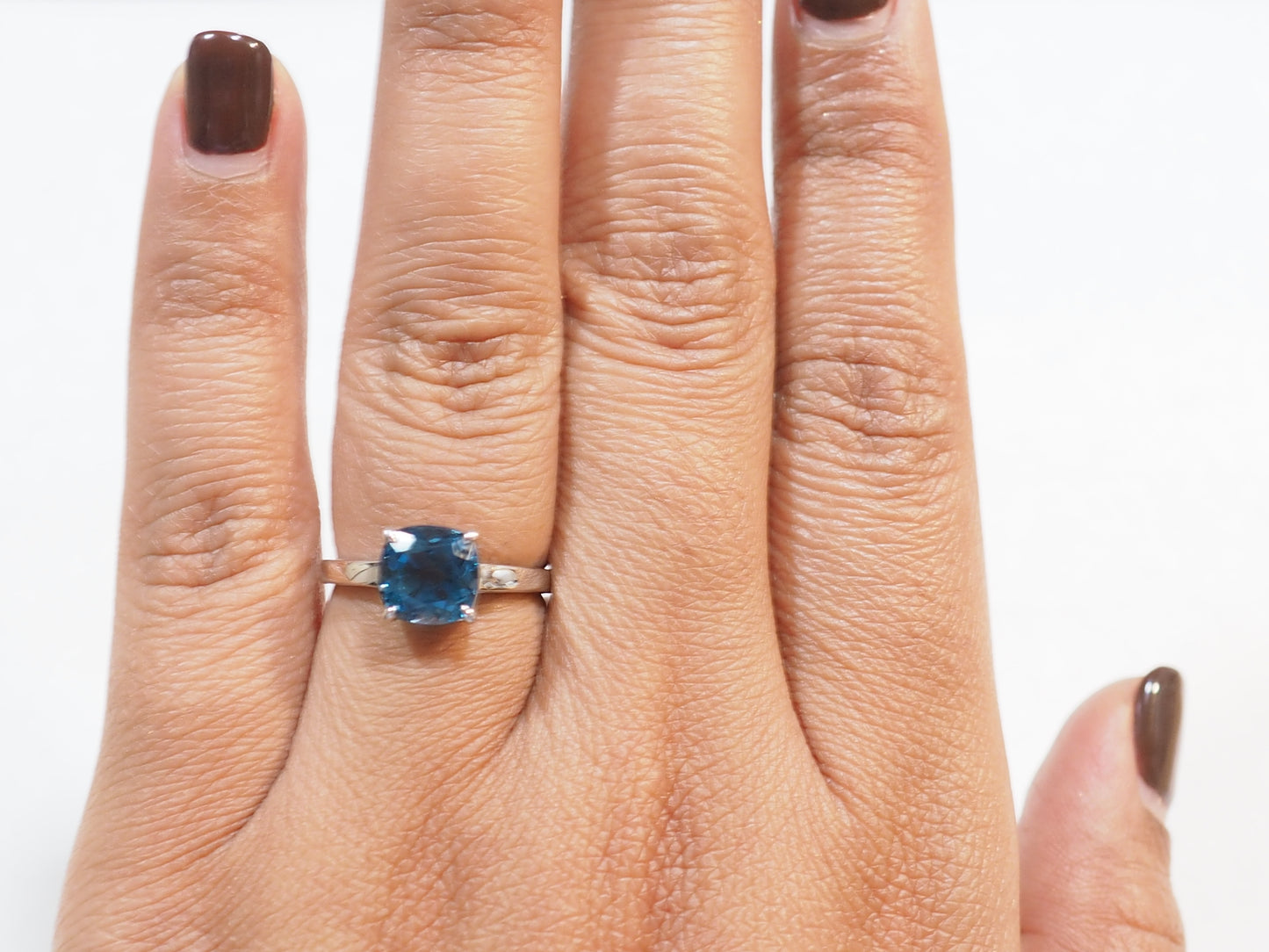 Bague en or blanc et Topaze bleue