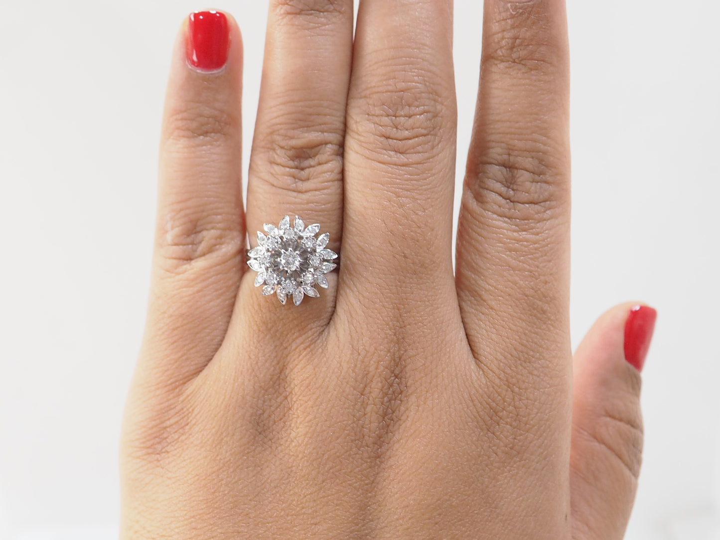 Bague Fleur en or blanc et diamants