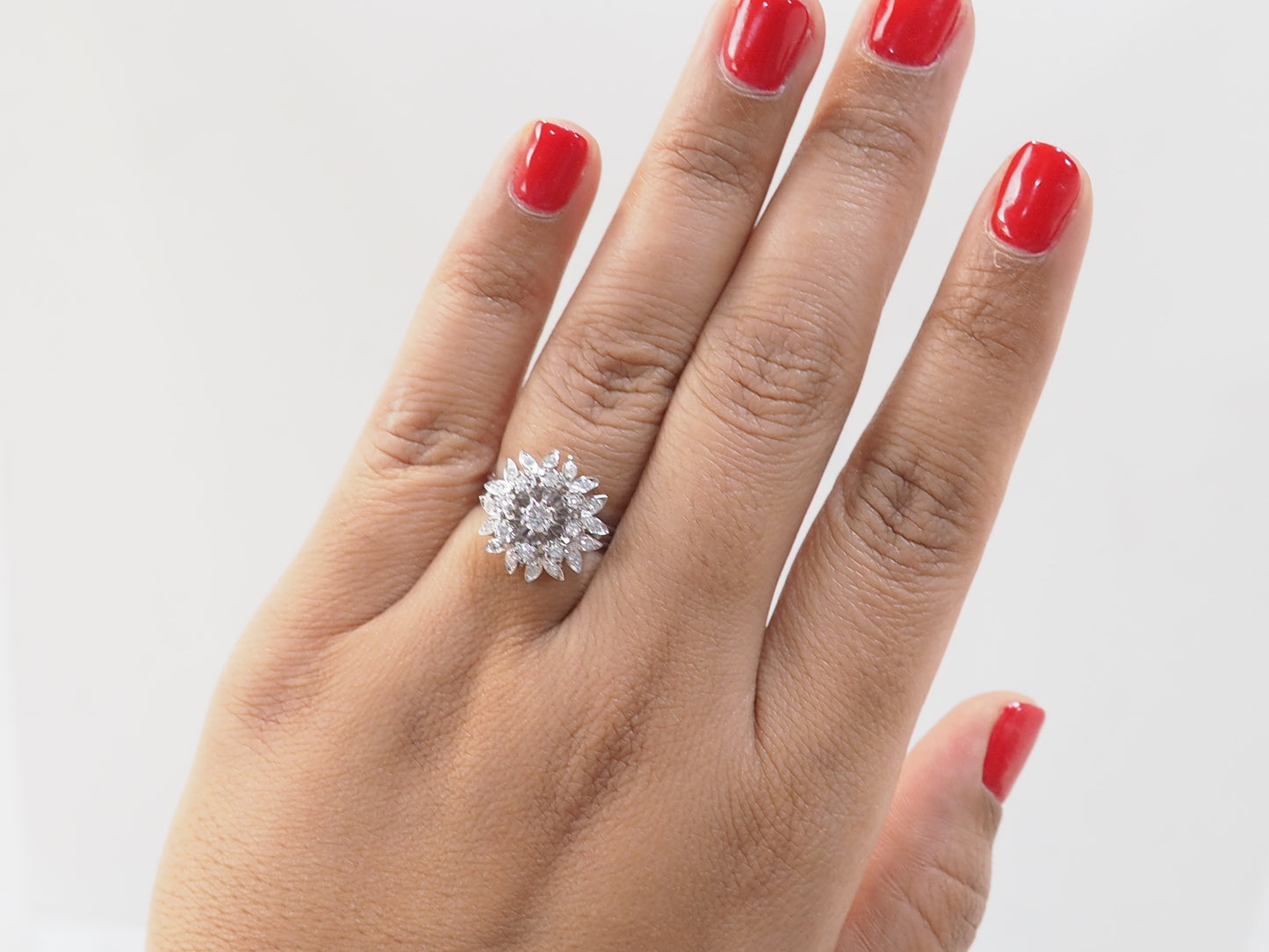 Bague Fleur en or blanc et diamants