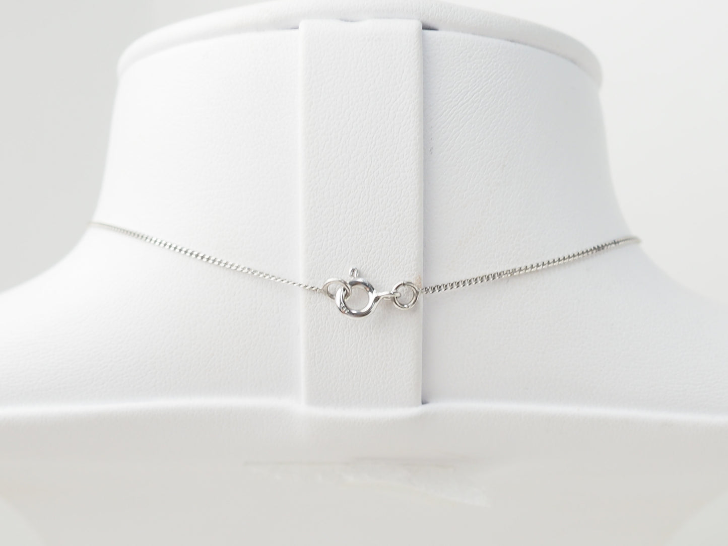 collier croix en or blanc et diamants