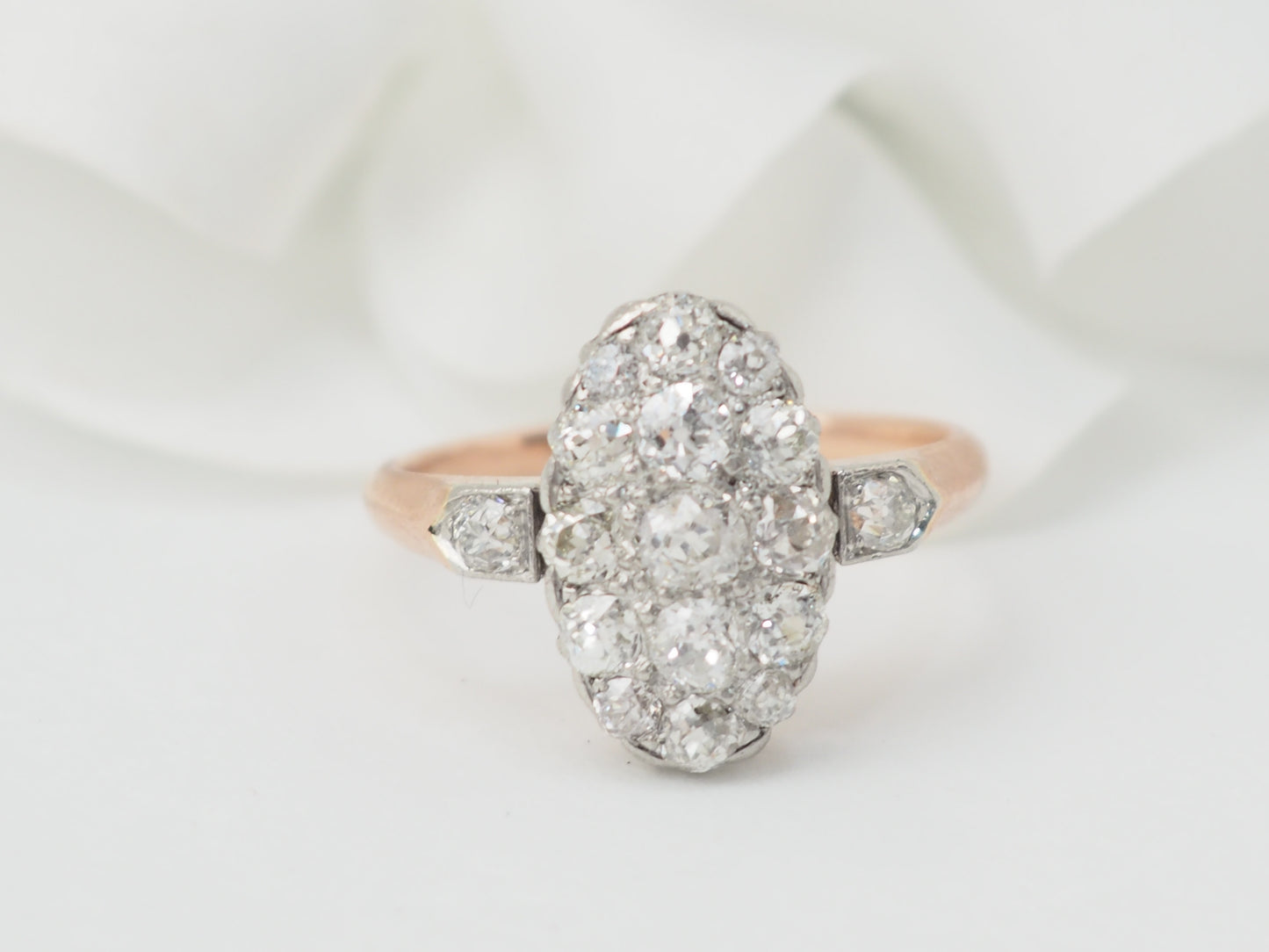 Bague ancienne pavée de diamants en or rose et platine