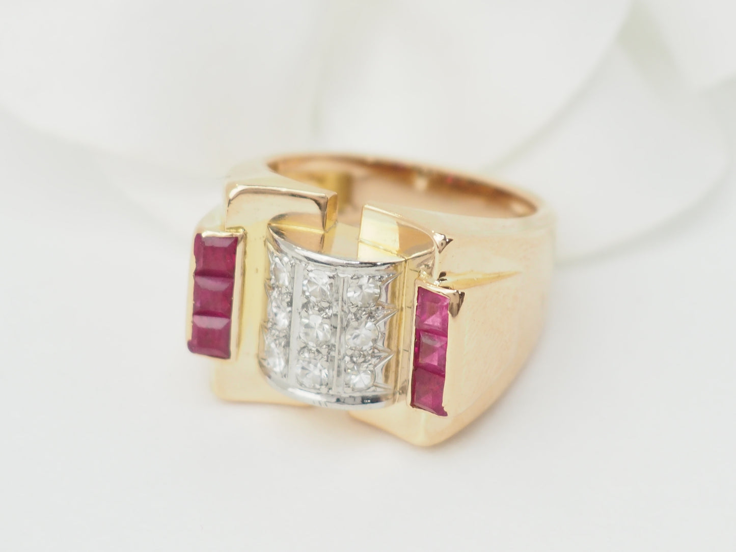 Bague Tank en or rose, rubis et diamants