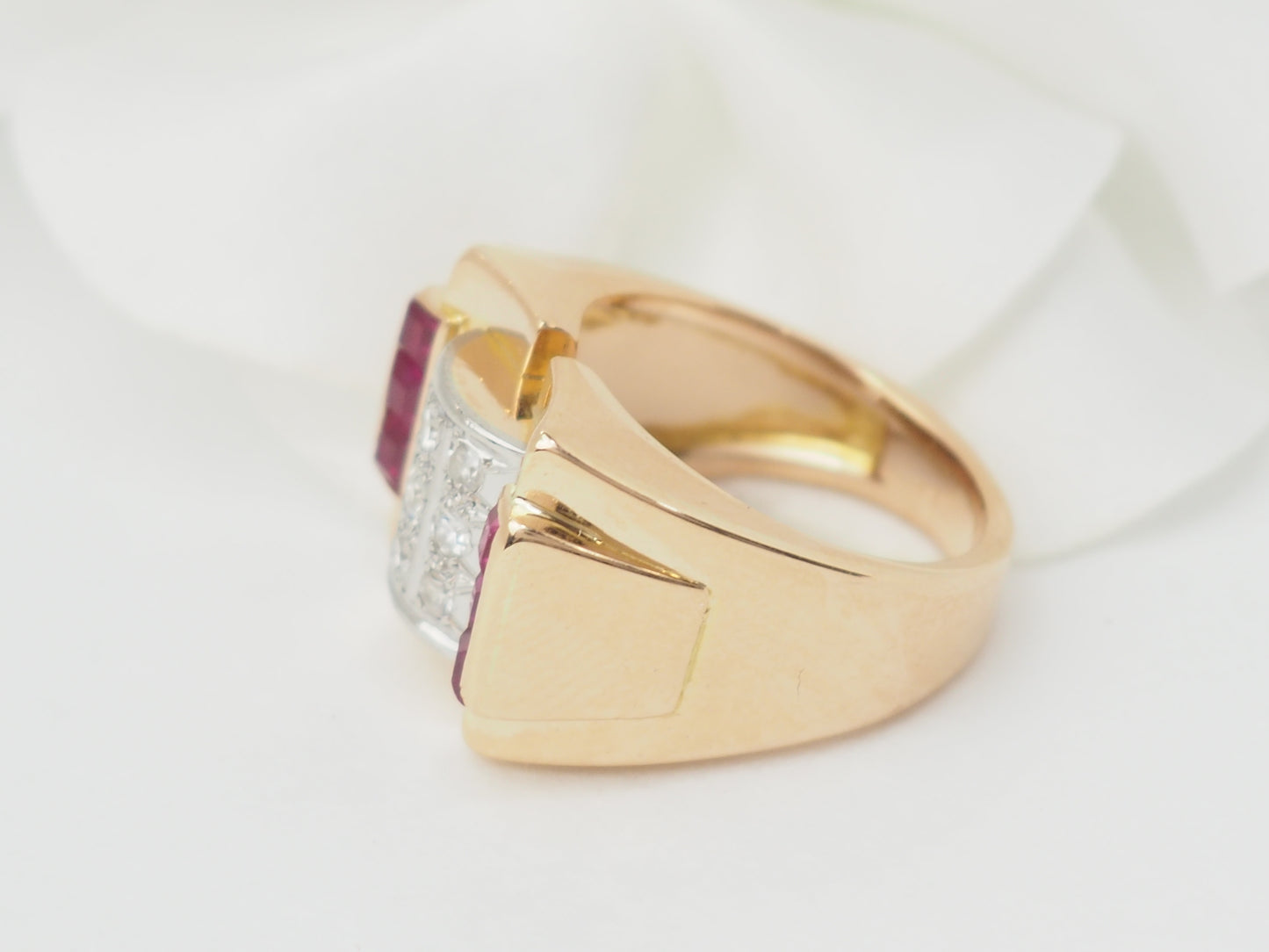 Bague Tank en or rose, rubis et diamants