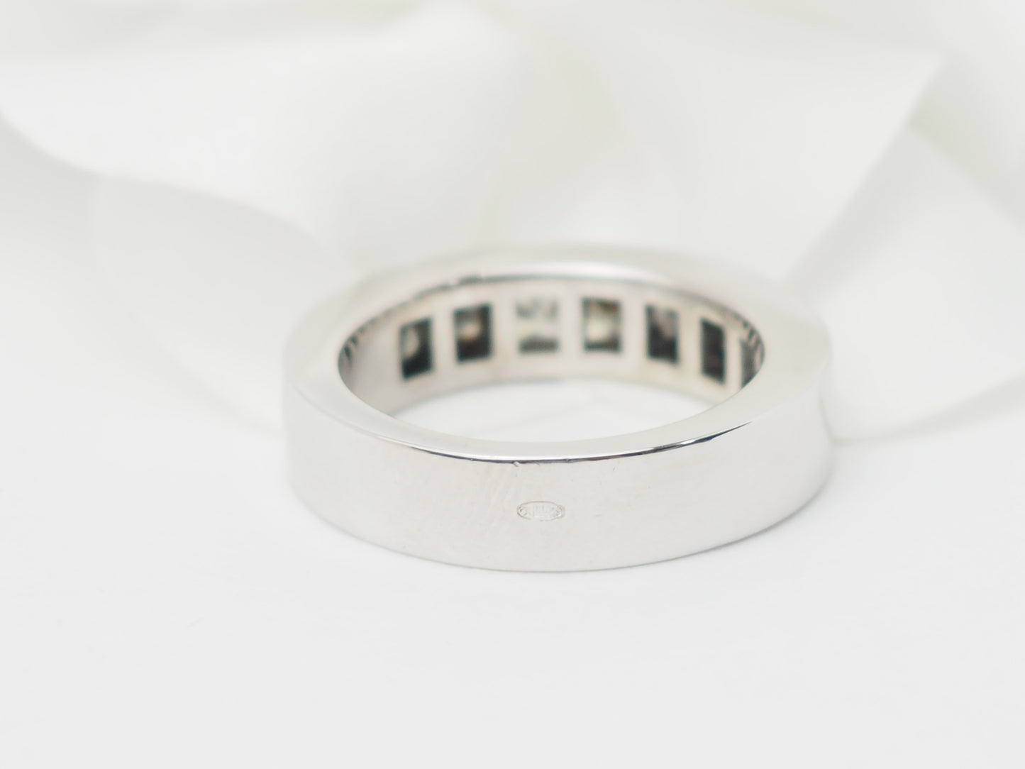 Alliance en or blanc et diamants 1,50ct taille princesse