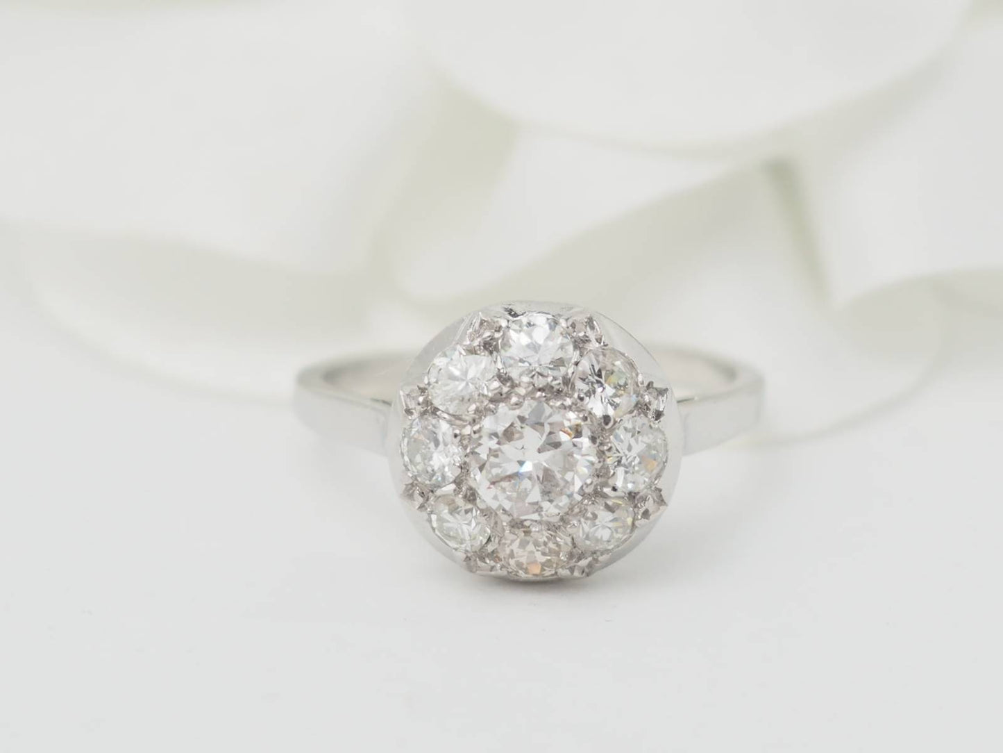 Bague ancienne en platine et diamants