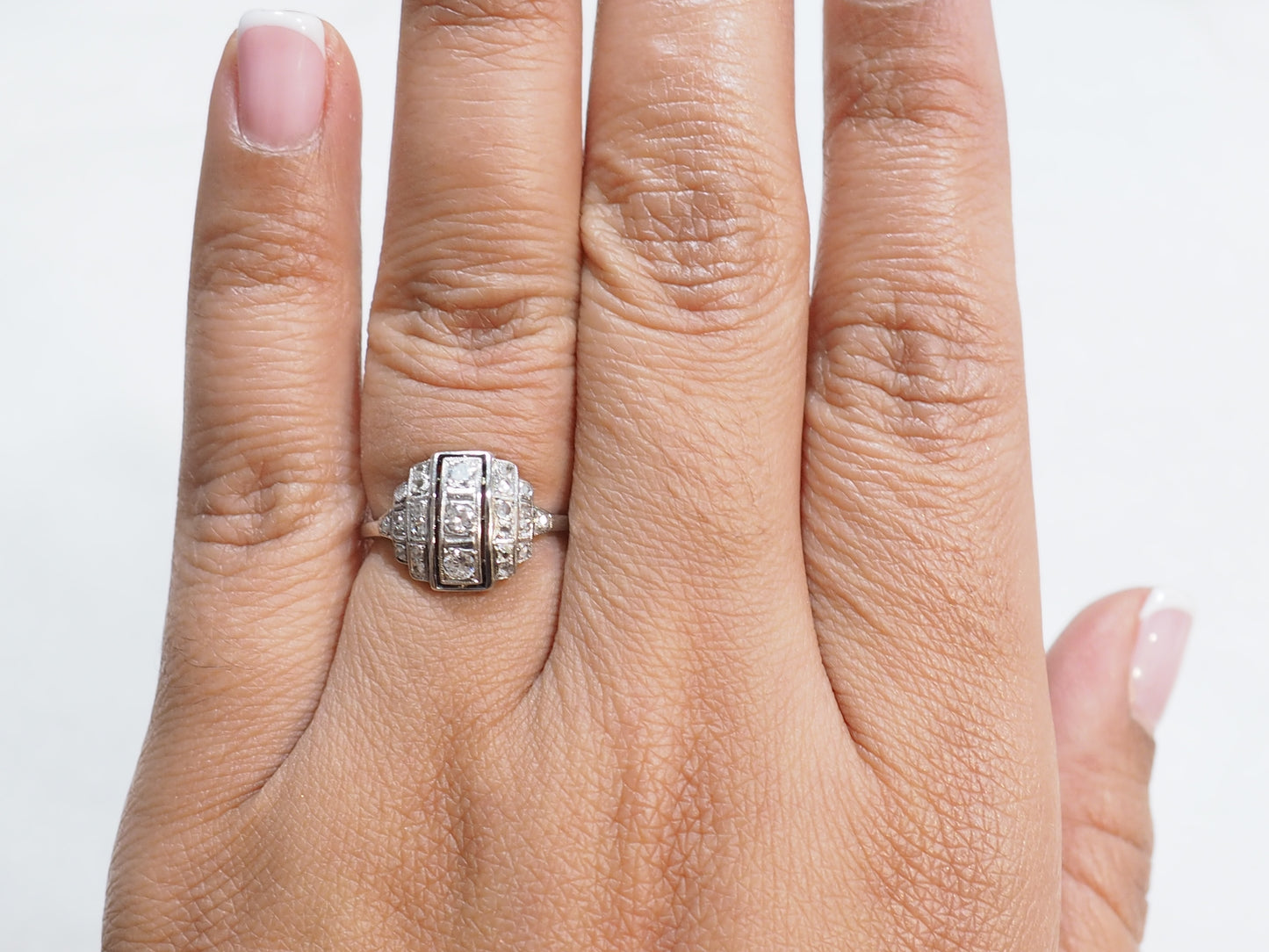 Bague Art Déco en or blanc, platine et diamants