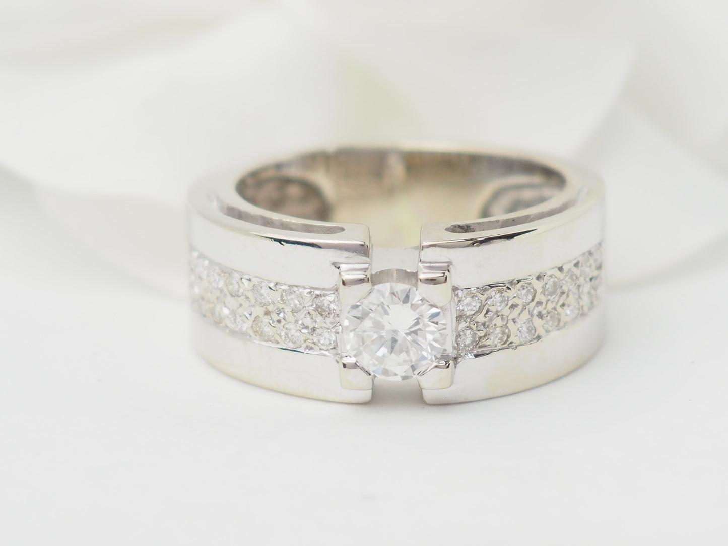 Bague solitaire en or blanc et diamant 0.55ct