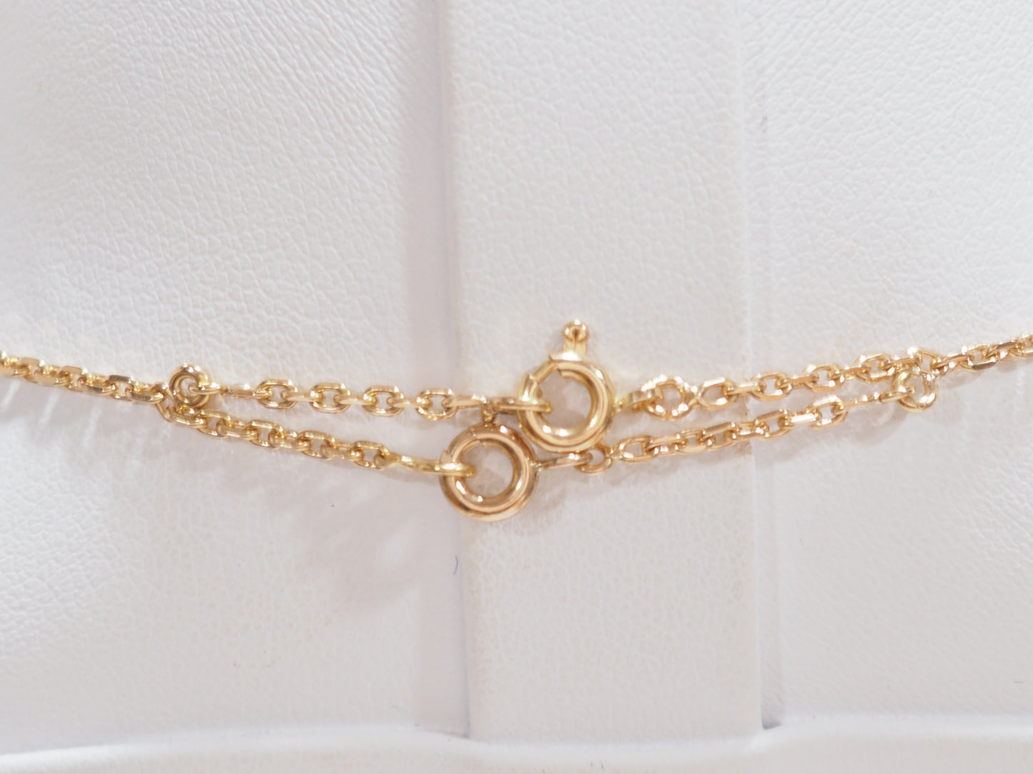 Collier pendentif en or jaune, émeraude et diamants