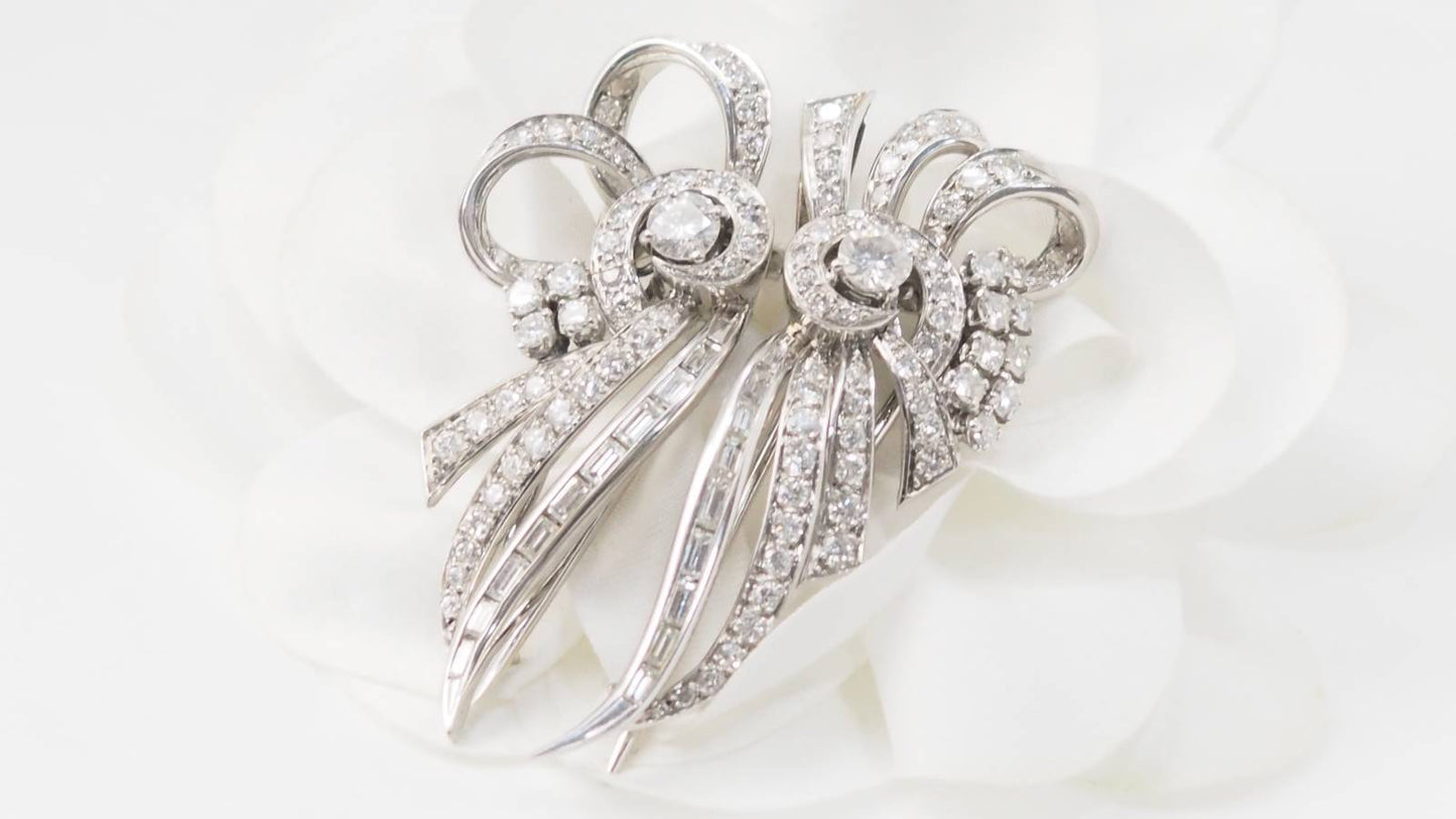 Broche Art déco double clips en or blanc et platine, diamants