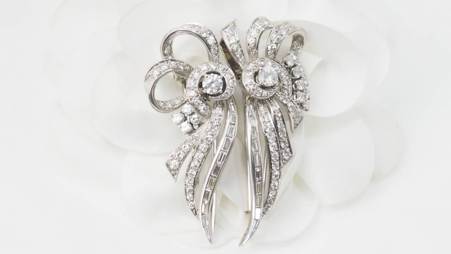 Broche Art déco double clips en or blanc et platine, diamants