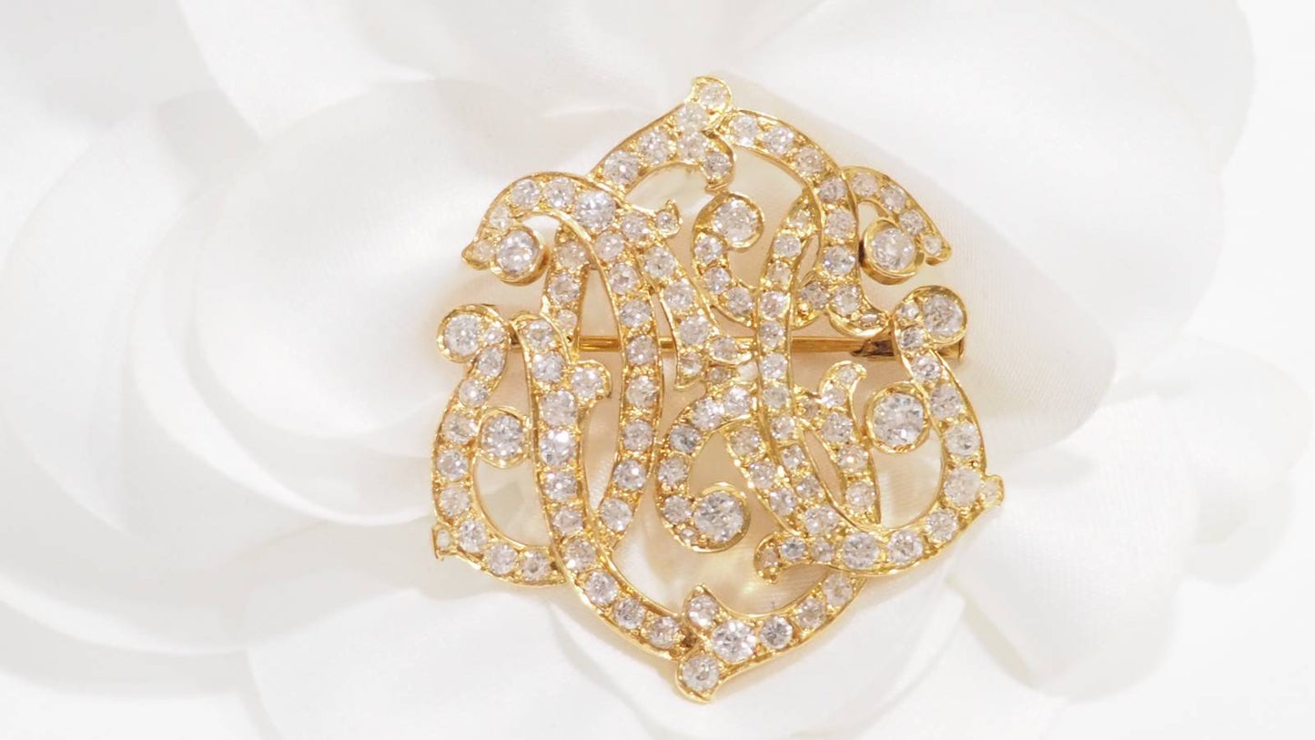 Broche volutes Art Nouveau en or jaune et diamants
