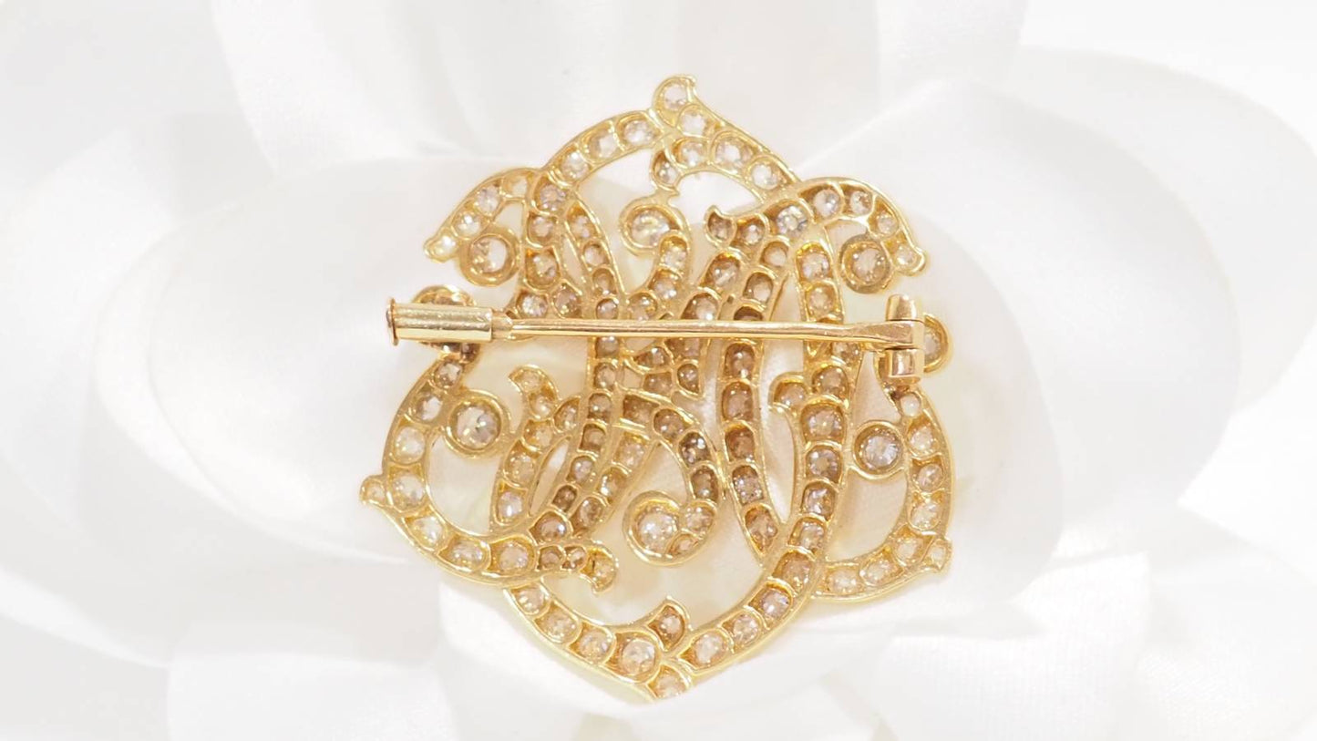 Broche volutes Art Nouveau en or jaune et diamants