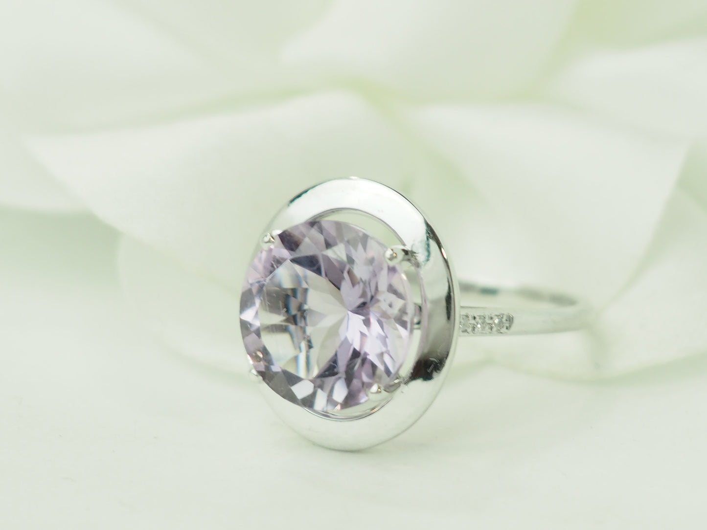 Bague Mauboussin "Vraiment jolie mon amour" en or blanc, Améthyste et diamants