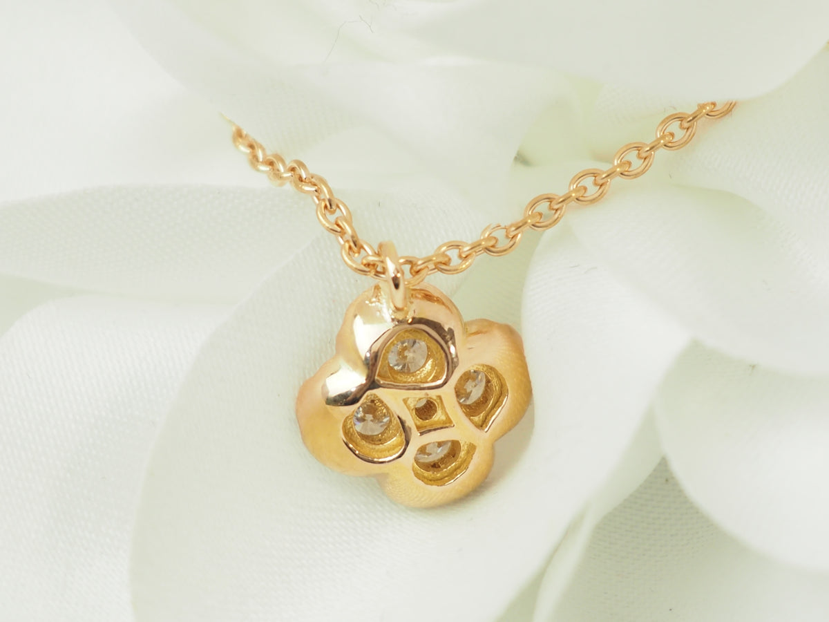 Collier trèfle en or rose et diamants