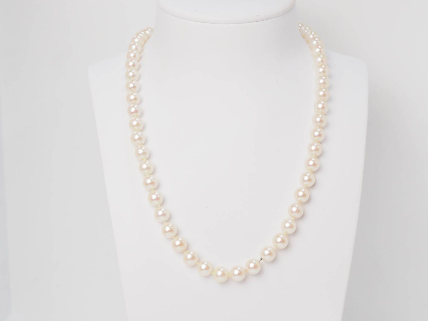 Collier de perles d'Akoya et or jaune en vente à Marseille