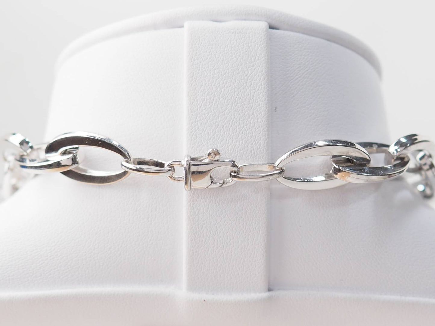 Collier maille ovale en or blanc