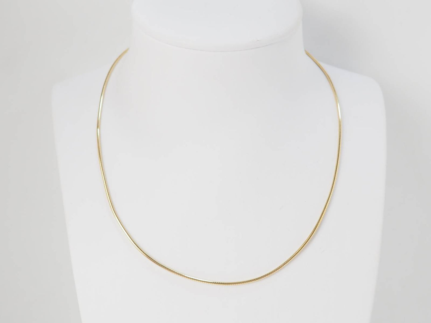 collier oméga en or jaune en vente à Marseille