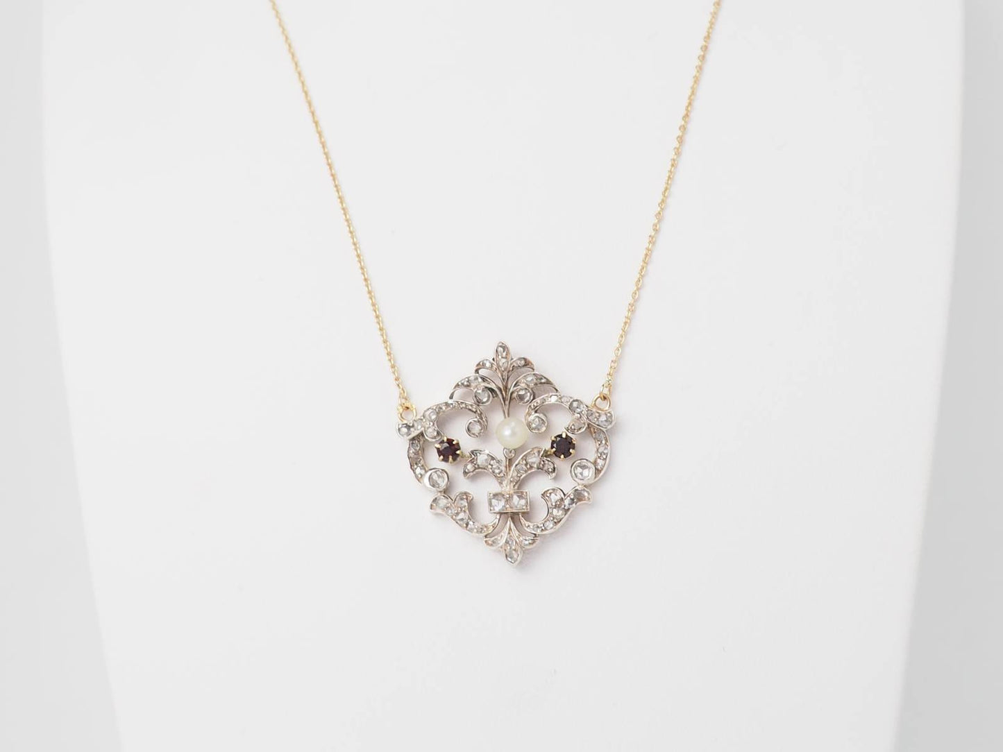 Collier art nouveau en or jaune sertis de diamants et grenats
