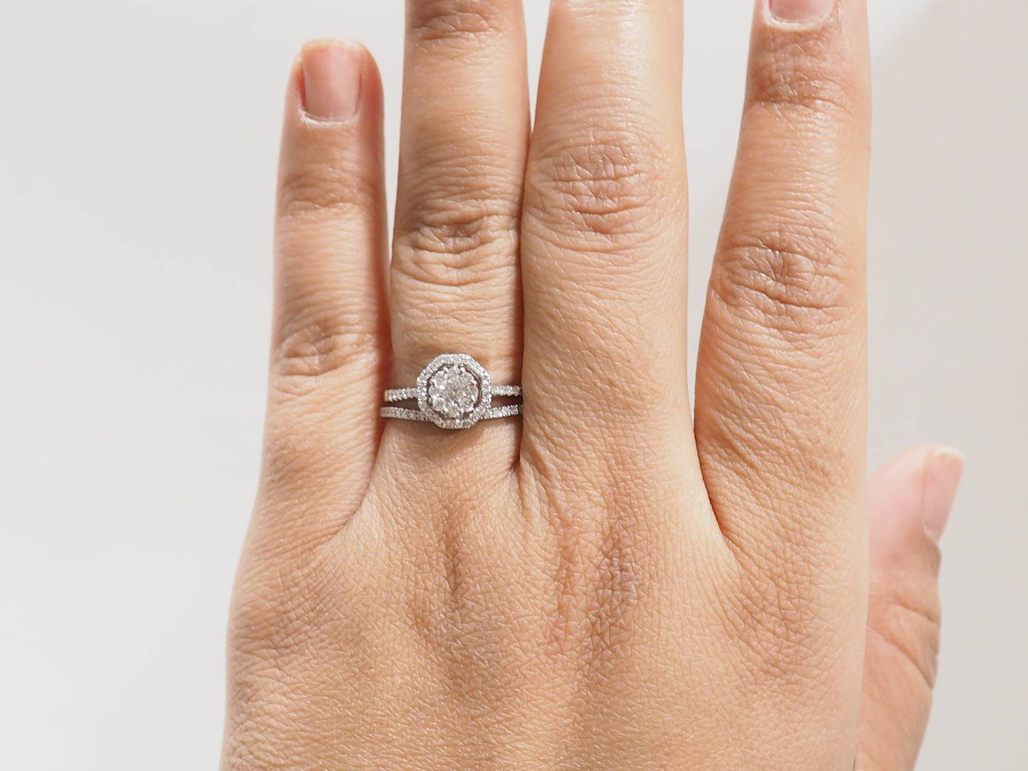 Bague solitaire en or blanc et diamants 0.66ct