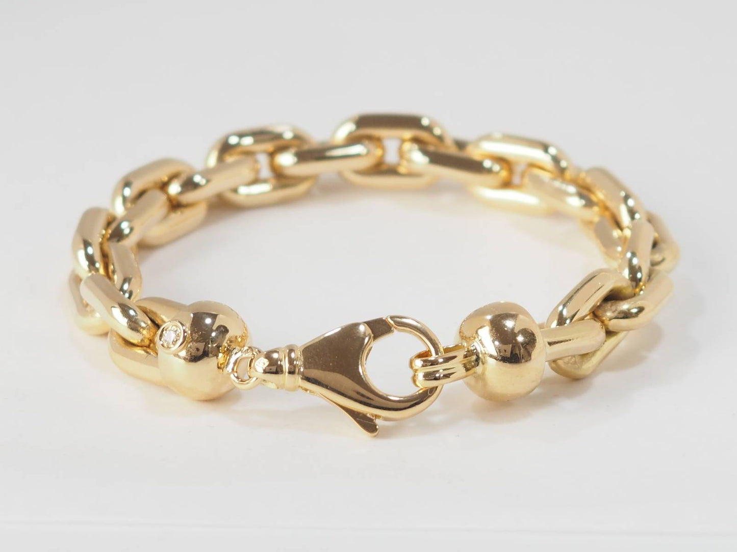 Bracelet en maille forçat limée en or jaune et diamant