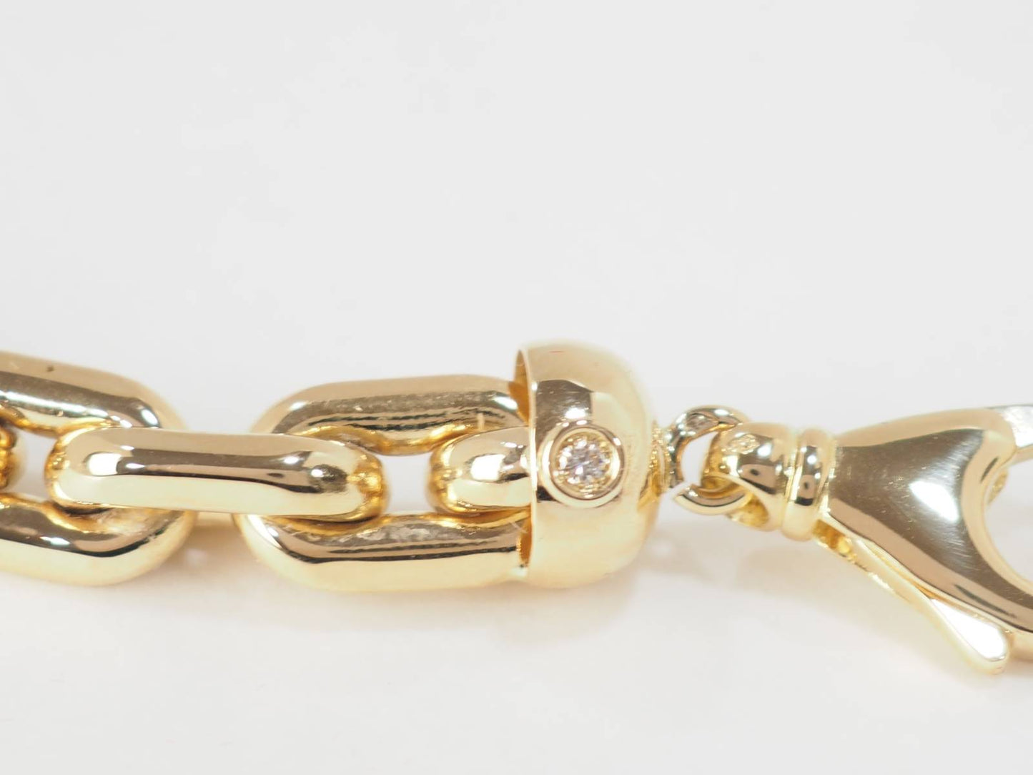 Bracelet en maille forçat limée en or jaune et diamant