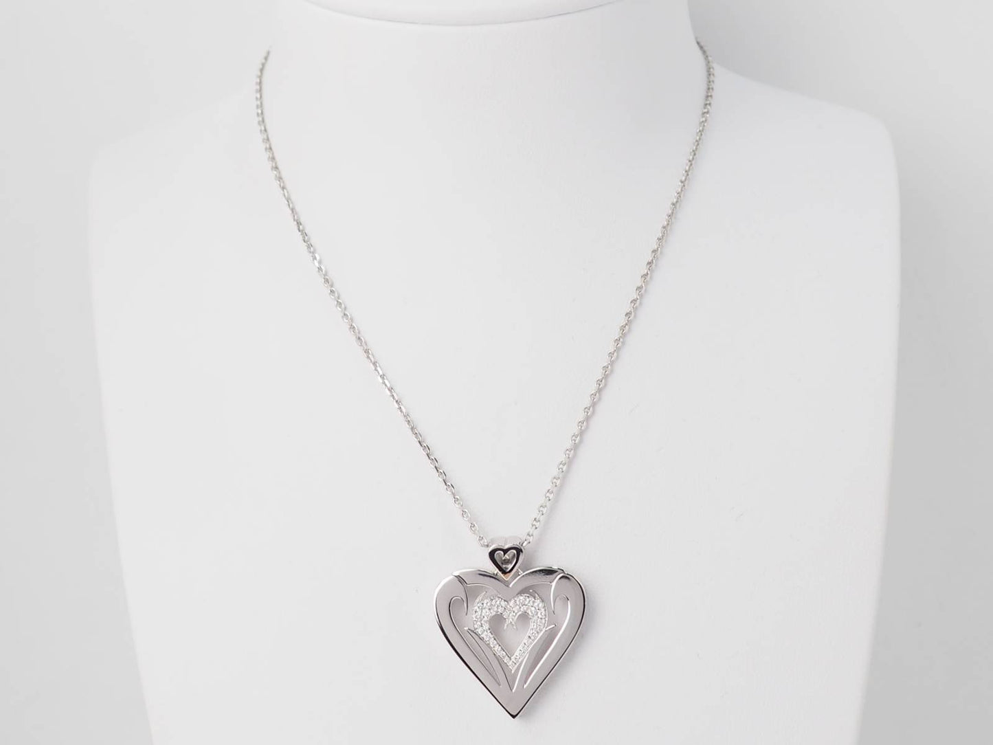 Collier coeur en or blanc et diamants en vente à Marseille