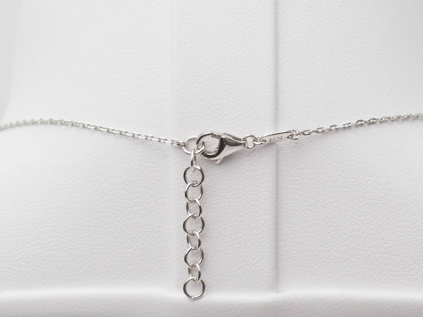 Collier pendentif papillon en or blanc et diamants