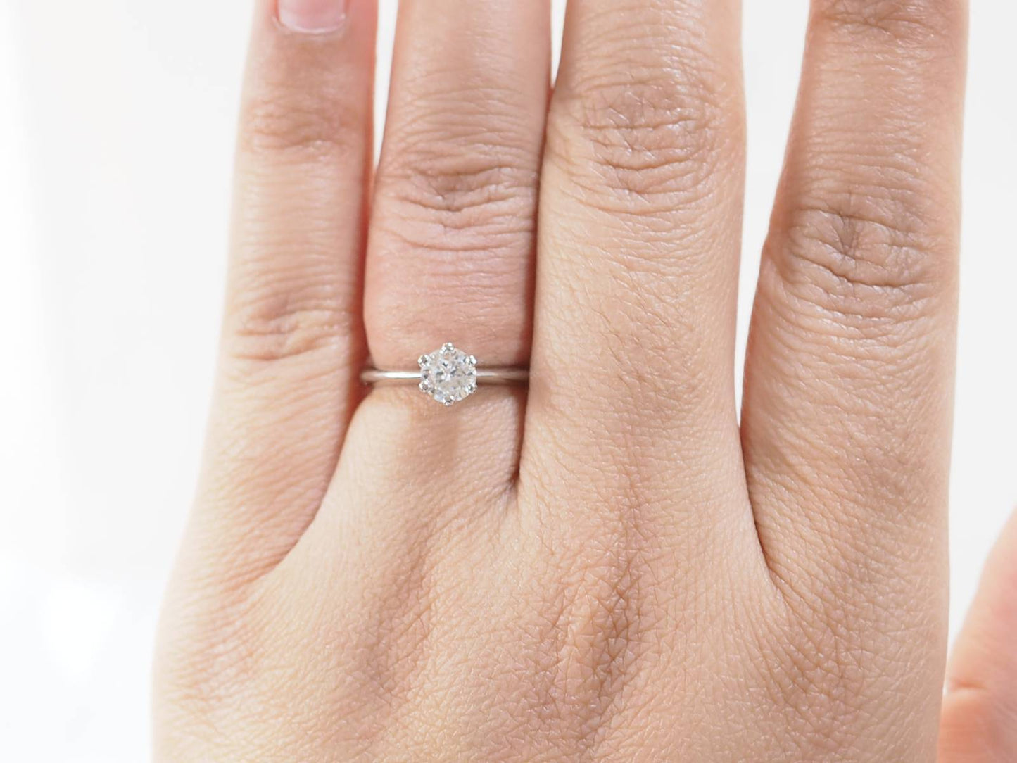Bague solitaire en or blanc et diamant 0.58ct