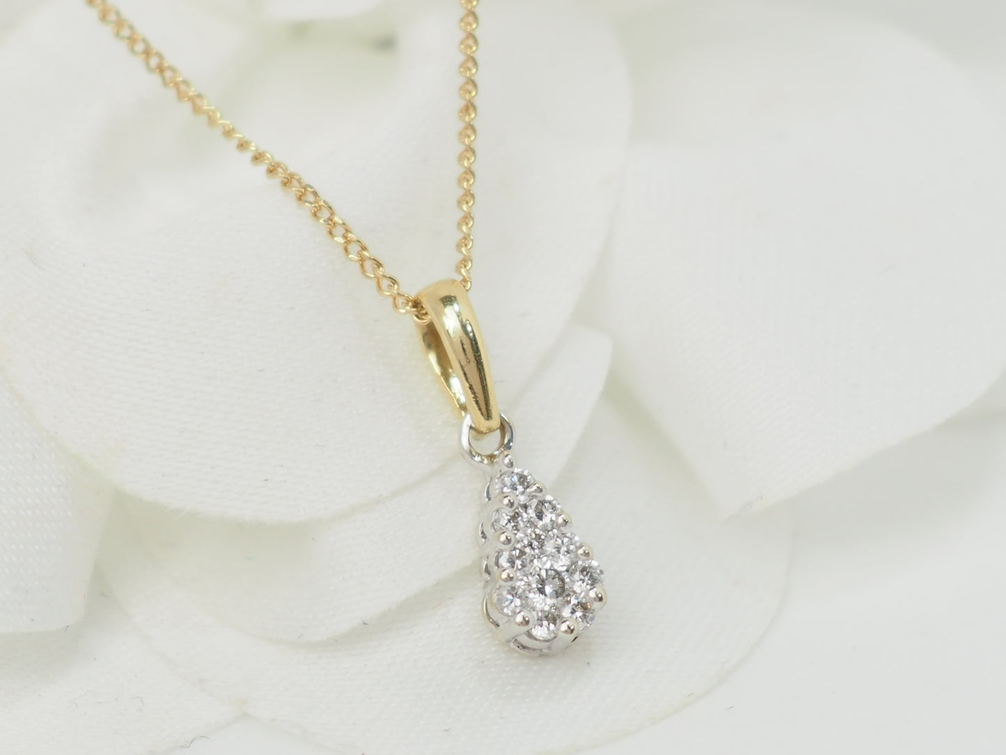 Collier pendentif goutte en or bicolore et diamants