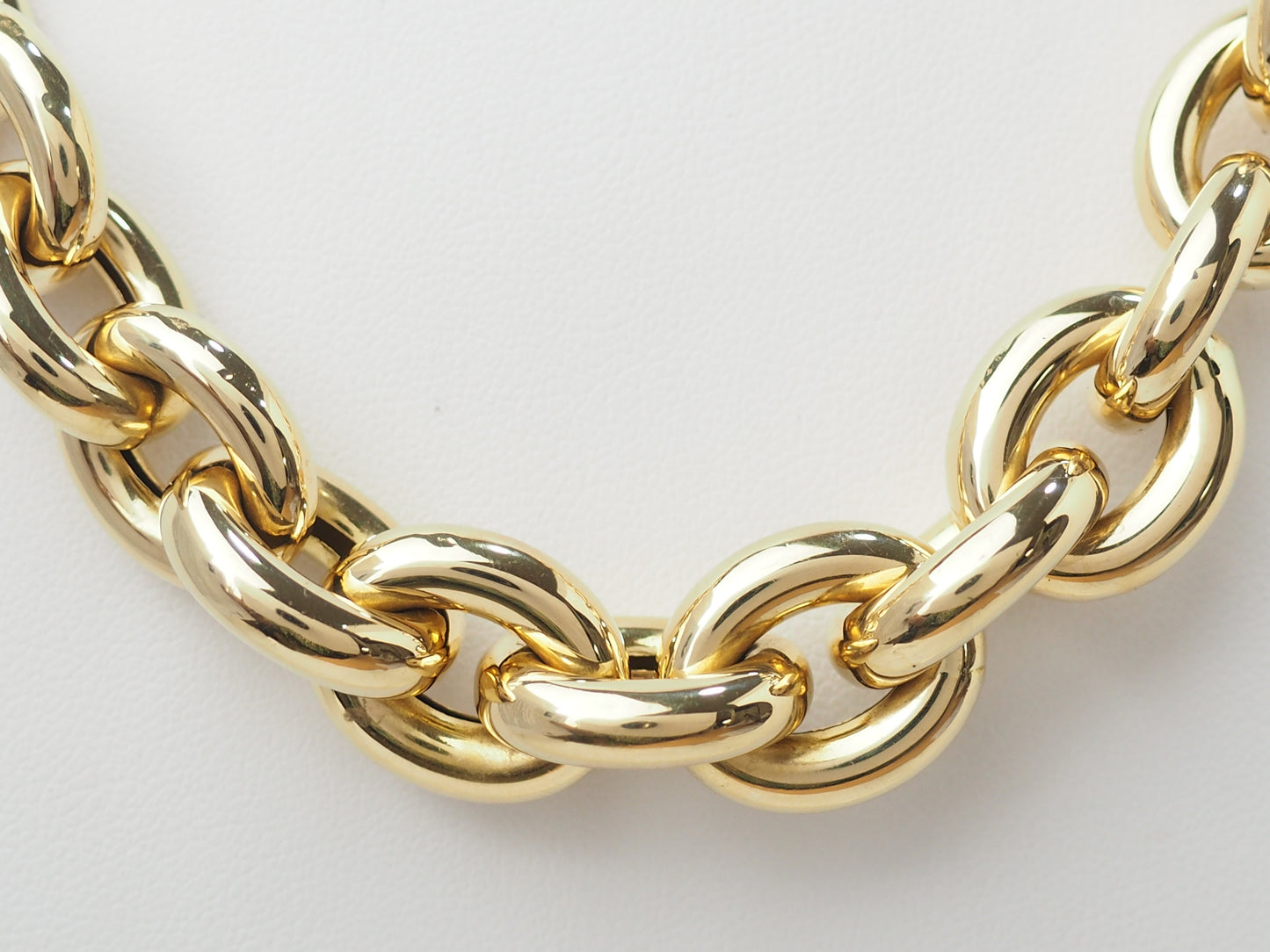 Collier maille forçat ronde en chute en or jaune
