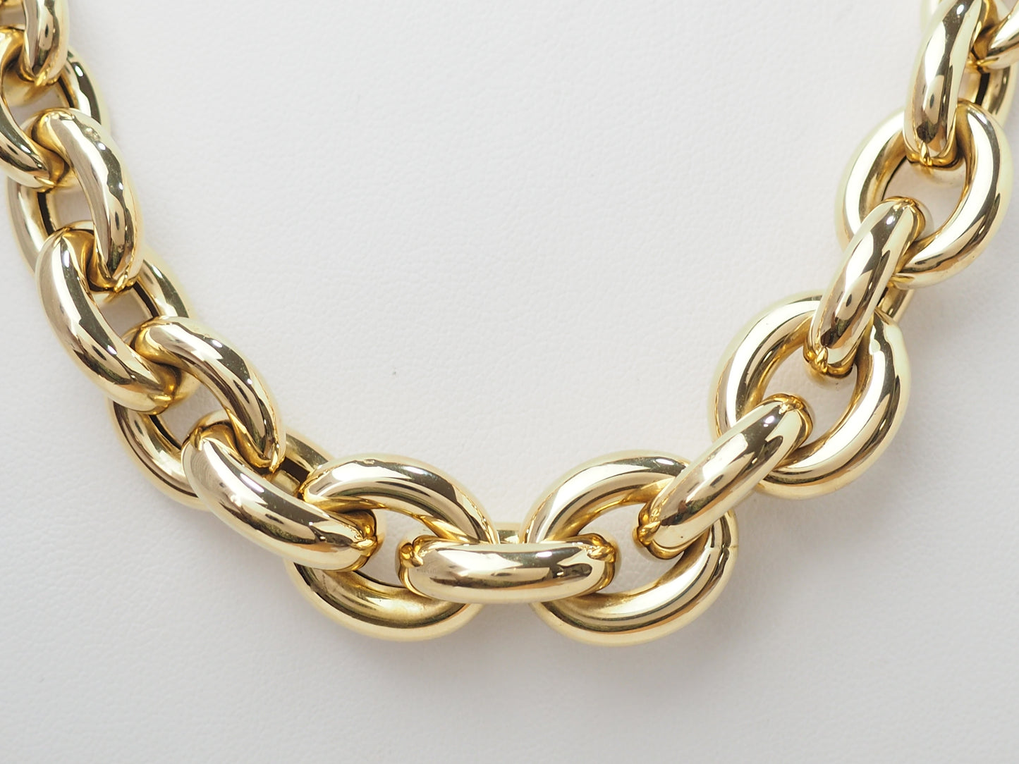 Collier maille forçat ronde en chute en or jaune